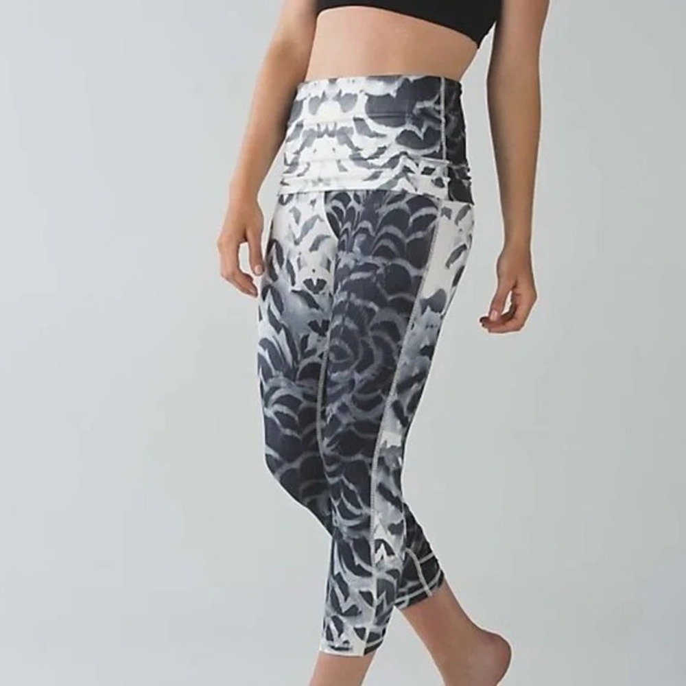 Lululemon Womens Wunder Under Pant Dance Pretty Plume Angel Wing Black